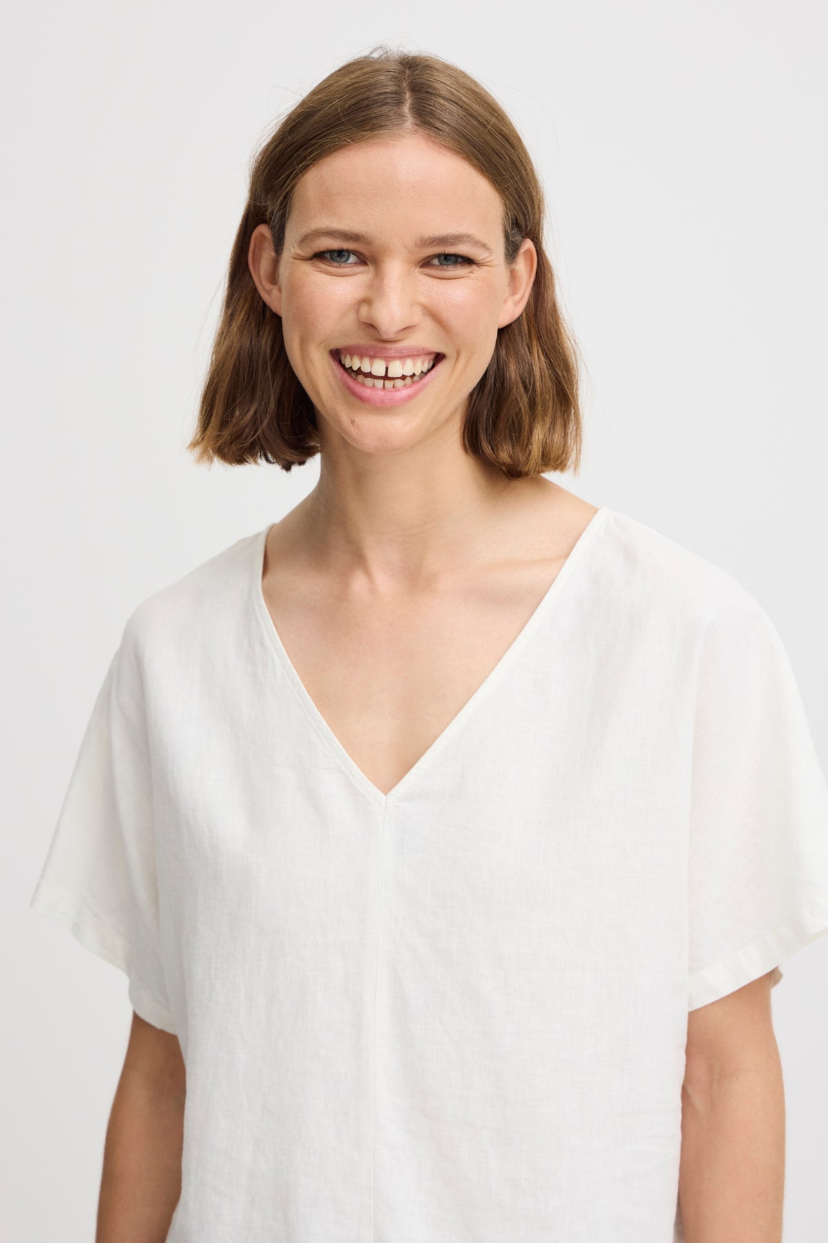 Marshmallow Shirts - Byfalakka V-neck Blouse van b.young