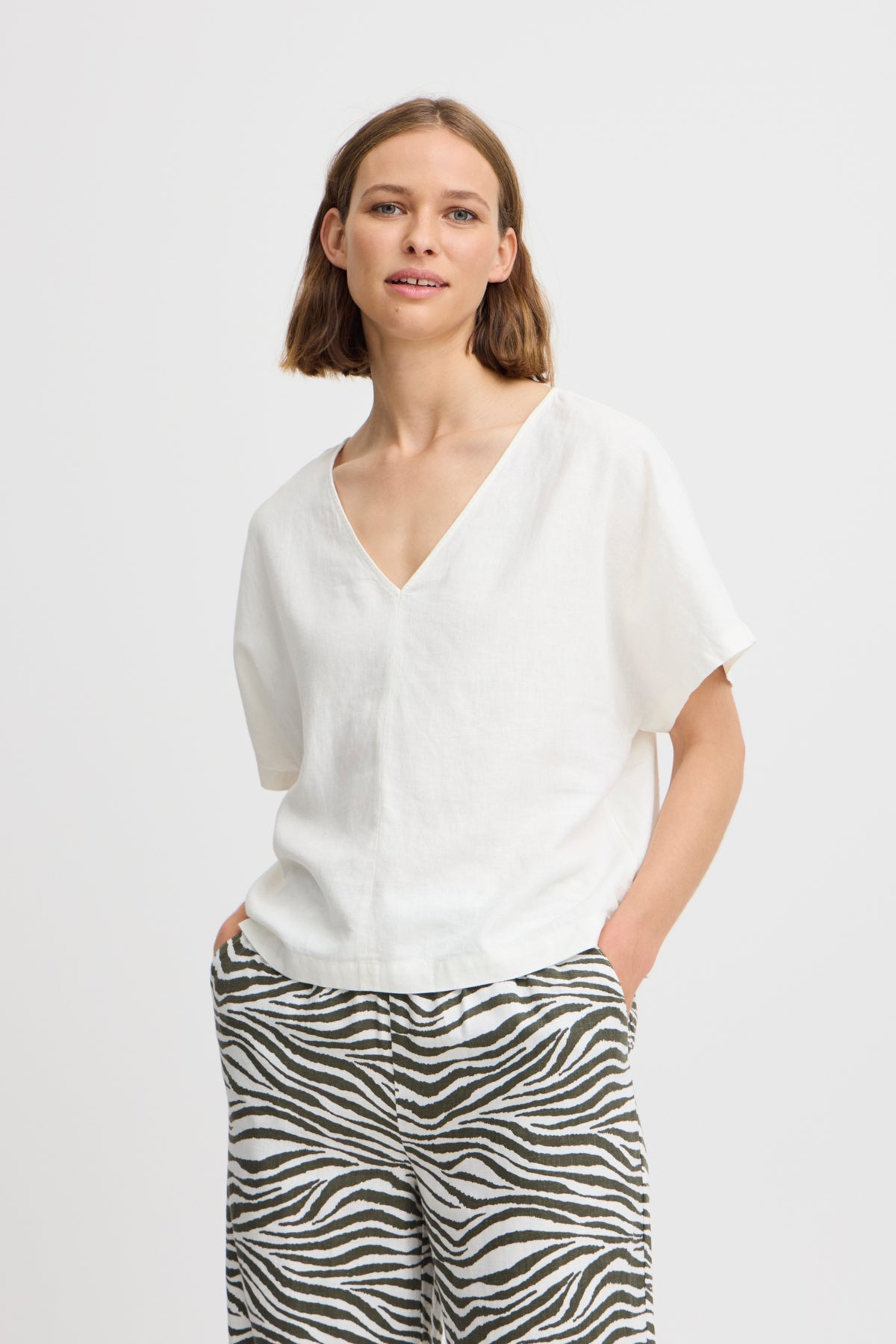Shirts - Byfalakka V-neck Blouse van b.young