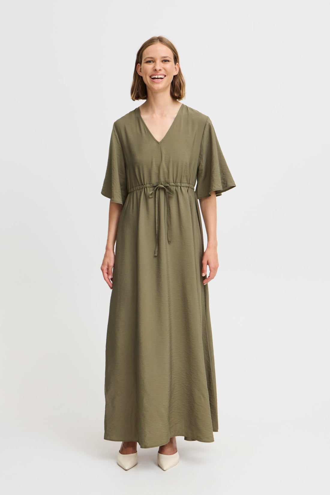Palace Blue Jurken - Bymmhailey Vneck Maxi Dress van b.young