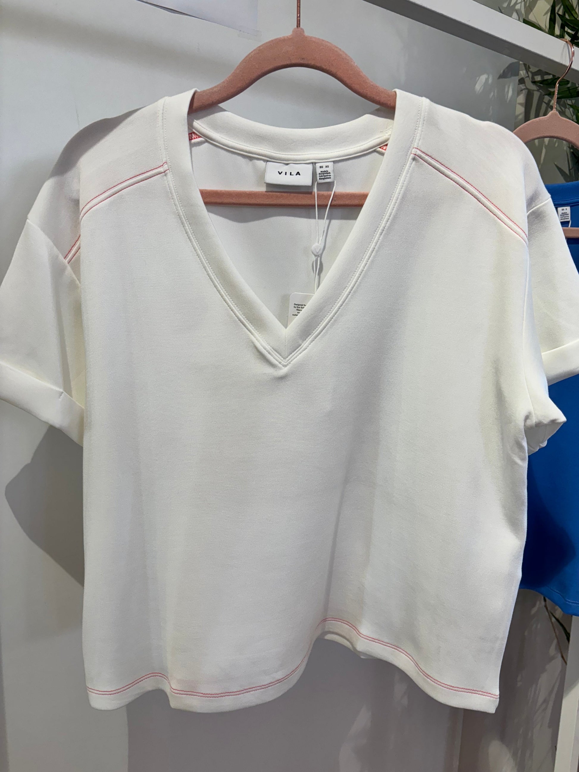 Egret Dubarry stich T-shirts - Vikarena V-Neck S/S Fold Up T-Shirt van Vila