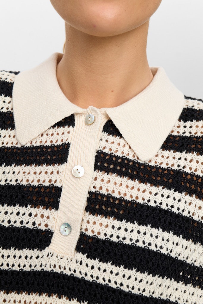 Caviar Pulls - Nuvillia Ss Pullover van Numph